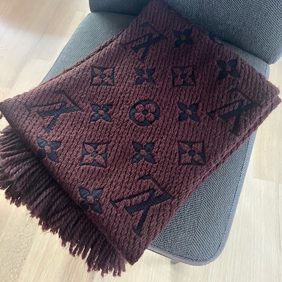 NEW LISTING Louis Vuitton Scarf 🖤🤎 - Picture 6 of 8